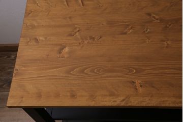 棚付き作業台を新規製作!他店の商品を参考にデザイン。無垢ボード、ヒバ材を使用。天板以外をマットブラックにペイントしツートンで仕上げ。(カウンターテーブル、カフェテーブル、机)