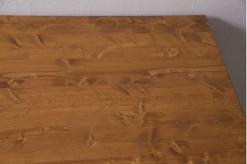 棚付き作業台を新規製作!他店の商品を参考にデザイン。無垢ボード、ヒバ材を使用。天板以外をマットブラックにペイントしツートンで仕上げ。(カウンターテーブル、カフェテーブル、机)