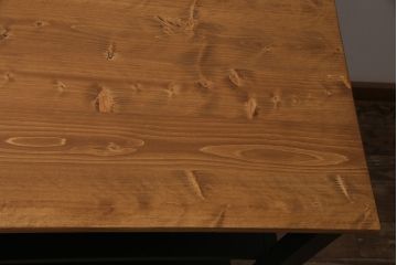 棚付き作業台を新規製作!他店の商品を参考にデザイン。無垢ボード、ヒバ材を使用。天板以外をマットブラックにペイントしツートンで仕上げ。(カウンターテーブル、カフェテーブル、机)