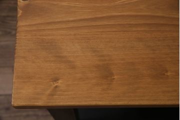 棚付き作業台を新規製作!他店の商品を参考にデザイン。無垢ボード、ヒバ材を使用。天板以外をマットブラックにペイントしツートンで仕上げ。(カウンターテーブル、カフェテーブル、机)