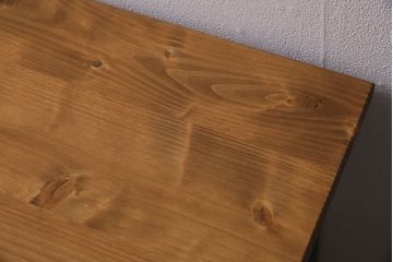 棚付き作業台を新規製作!他店の商品を参考にデザイン。無垢ボード、ヒバ材を使用。天板以外をマットブラックにペイントしツートンで仕上げ。(カウンターテーブル、カフェテーブル、机)