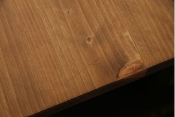 棚付き作業台を新規製作!他店の商品を参考にデザイン。無垢ボード、ヒバ材を使用。天板以外をマットブラックにペイントしツートンで仕上げ。(カウンターテーブル、カフェテーブル、机)