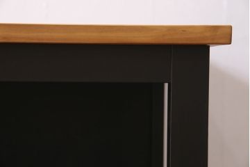 棚付き作業台を新規製作!他店の商品を参考にデザイン。無垢ボード、ヒバ材を使用。天板以外をマットブラックにペイントしツートンで仕上げ。(カウンターテーブル、カフェテーブル、机)