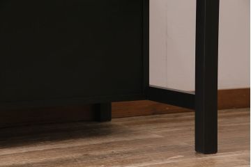 棚付き作業台を新規製作!他店の商品を参考にデザイン。無垢ボード、ヒバ材を使用。天板以外をマットブラックにペイントしツートンで仕上げ。(カウンターテーブル、カフェテーブル、机)