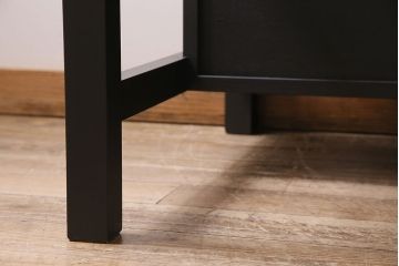 棚付き作業台を新規製作!他店の商品を参考にデザイン。無垢ボード、ヒバ材を使用。天板以外をマットブラックにペイントしツートンで仕上げ。(カウンターテーブル、カフェテーブル、机)