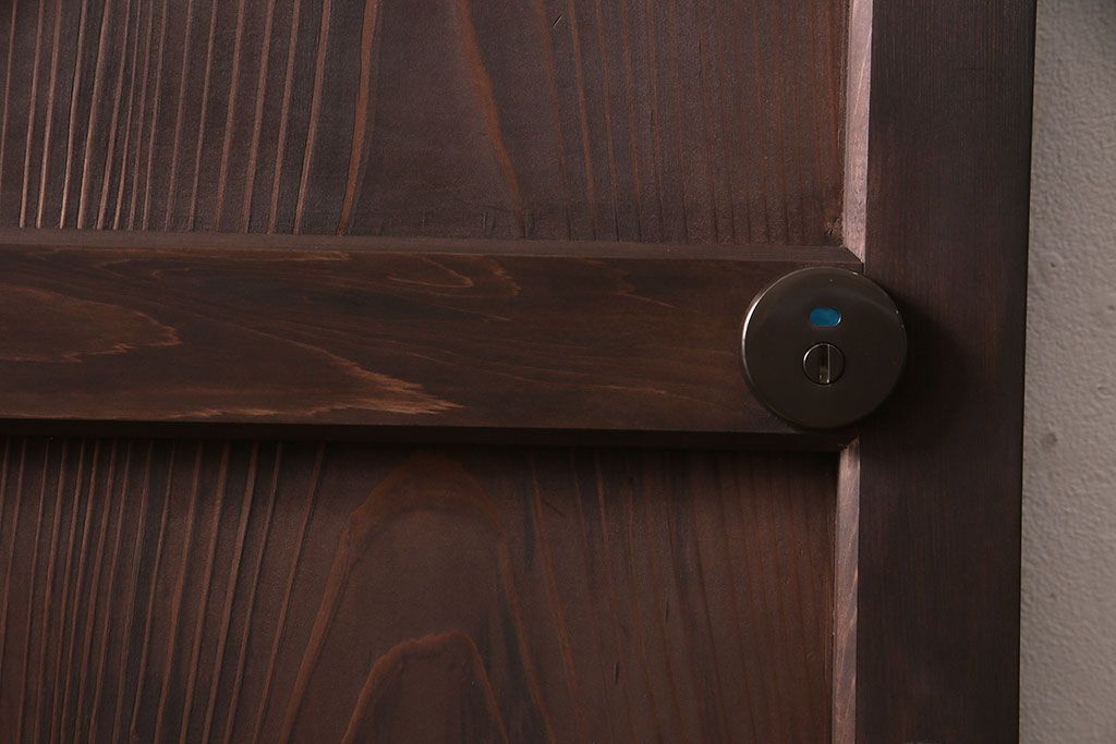 トイレ扉を新規製作!当店商品を参考にデザイン。ダイヤガラスを組み入れ。表示錠、鍵、蝶番、戸車を取り付け。(木製扉、建具)