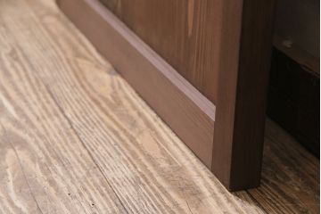 トイレ扉を新規製作!当店商品を参考にデザイン。ダイヤガラスを組み入れ。表示錠、鍵、蝶番、戸車を取り付け。(木製扉、建具)