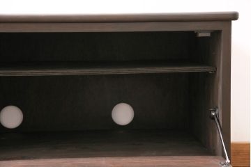フラップダウン扉のテレビ台を新規製作!アンティーク箪笥の金具を取り付け。天板のエッジ加工。背面穴開け加工。お手持ちの家具に近しい色味で着色し仕上げ。(ローボード、テレビボード、収納棚)