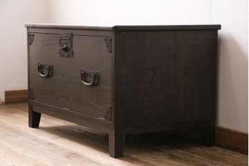 フラップダウン扉のテレビ台を新規製作!アンティーク箪笥の金具を取り付け。天板のエッジ加工。背面穴開け加工。お手持ちの家具に近しい色味で着色し仕上げ。(ローボード、テレビボード、収納棚)