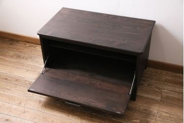 フラップダウン扉のテレビ台を新規製作!アンティーク箪笥の金具を取り付け。天板のエッジ加工。背面穴開け加工。お手持ちの家具に近しい色味で着色し仕上げ。(ローボード、テレビボード、収納棚)