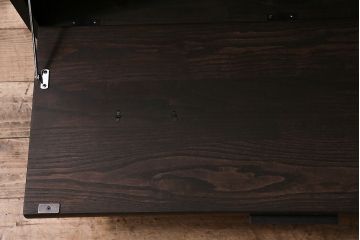 フラップダウン扉のテレビ台を新規製作!アンティーク箪笥の金具を取り付け。天板のエッジ加工。背面穴開け加工。お手持ちの家具に近しい色味で着色し仕上げ。(ローボード、テレビボード、収納棚)