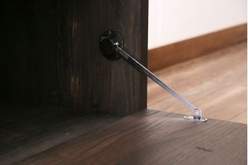 フラップダウン扉のテレビ台を新規製作!アンティーク箪笥の金具を取り付け。天板のエッジ加工。背面穴開け加工。お手持ちの家具に近しい色味で着色し仕上げ。(ローボード、テレビボード、収納棚)