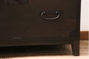 フラップダウン扉のテレビ台を新規製作!アンティーク箪笥の金具を取り付け。天板のエッジ加工。背面穴開け加工。お手持ちの家具に近しい色味で着色し仕上げ。(ローボード、テレビボード、収納棚)