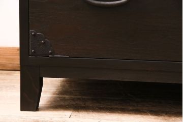 フラップダウン扉のテレビ台を新規製作!アンティーク箪笥の金具を取り付け。天板のエッジ加工。背面穴開け加工。お手持ちの家具に近しい色味で着色し仕上げ。(ローボード、テレビボード、収納棚)