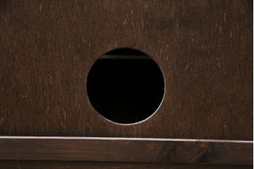 フラップダウン扉のテレビ台を新規製作!アンティーク箪笥の金具を取り付け。天板のエッジ加工。背面穴開け加工。お手持ちの家具に近しい色味で着色し仕上げ。(ローボード、テレビボード、収納棚)