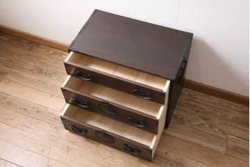 小箪笥を新規製作!栗材、桐材、ヒノキ材で製作。アンティーク仙台箪笥の金具を使用し、不足分は新たに製作。濃い茶色で着色し仕上げ。(収納箪笥、衣装箪笥、引き出し)※金具代別途※