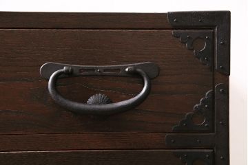 小箪笥を新規製作!栗材、桐材、ヒノキ材で製作。アンティーク仙台箪笥の金具を使用し、不足分は新たに製作。濃い茶色で着色し仕上げ。(収納箪笥、衣装箪笥、引き出し)※金具代別途※