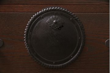 小箪笥を新規製作!栗材、桐材、ヒノキ材で製作。アンティーク仙台箪笥の金具を使用し、不足分は新たに製作。濃い茶色で着色し仕上げ。(収納箪笥、衣装箪笥、引き出し)※金具代別途※