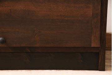 パタパタ扉の下駄箱を新規製作!本体はヒノキ無垢材、前板は古材を使用。取っ手を取り付け。濃い茶色で着色し仕上げ。(収納棚、戸棚、キャビネット、ロッカー)
