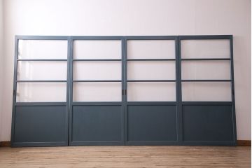 ガラス戸4枚を新規製作!ベアリング入ステンレス枠V型戸車を取り付け。クリアガラスを組み入れ。ネイビーのペイント仕上げ(引き戸、建具)