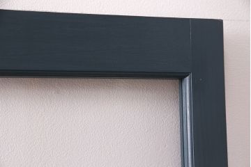 ガラス戸4枚を新規製作!ベアリング入ステンレス枠V型戸車を取り付け。クリアガラスを組み入れ。ネイビーのペイント仕上げ(引き戸、建具)