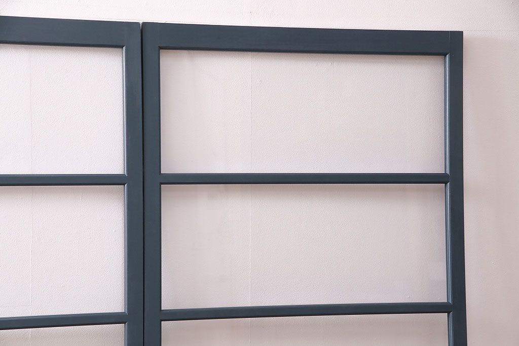 ガラス戸4枚を新規製作!ベアリング入ステンレス枠V型戸車を取り付け。クリアガラスを組み入れ。ネイビーのペイント仕上げ(引き戸、建具)