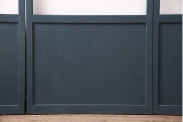 ガラス戸4枚を新規製作!ベアリング入ステンレス枠V型戸車を取り付け。クリアガラスを組み入れ。ネイビーのペイント仕上げ(引き戸、建具)