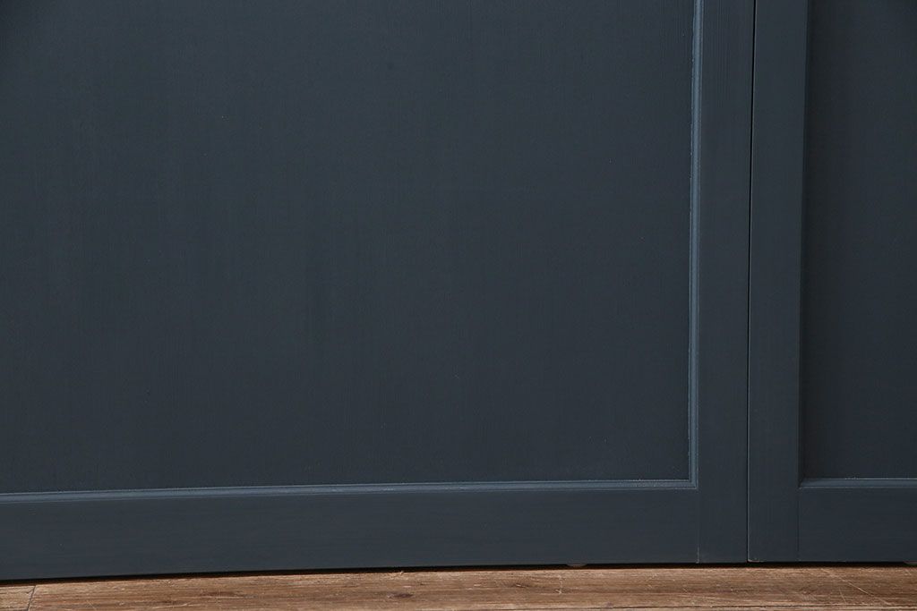 ガラス戸4枚を新規製作!ベアリング入ステンレス枠V型戸車を取り付け。クリアガラスを組み入れ。ネイビーのペイント仕上げ(引き戸、建具)