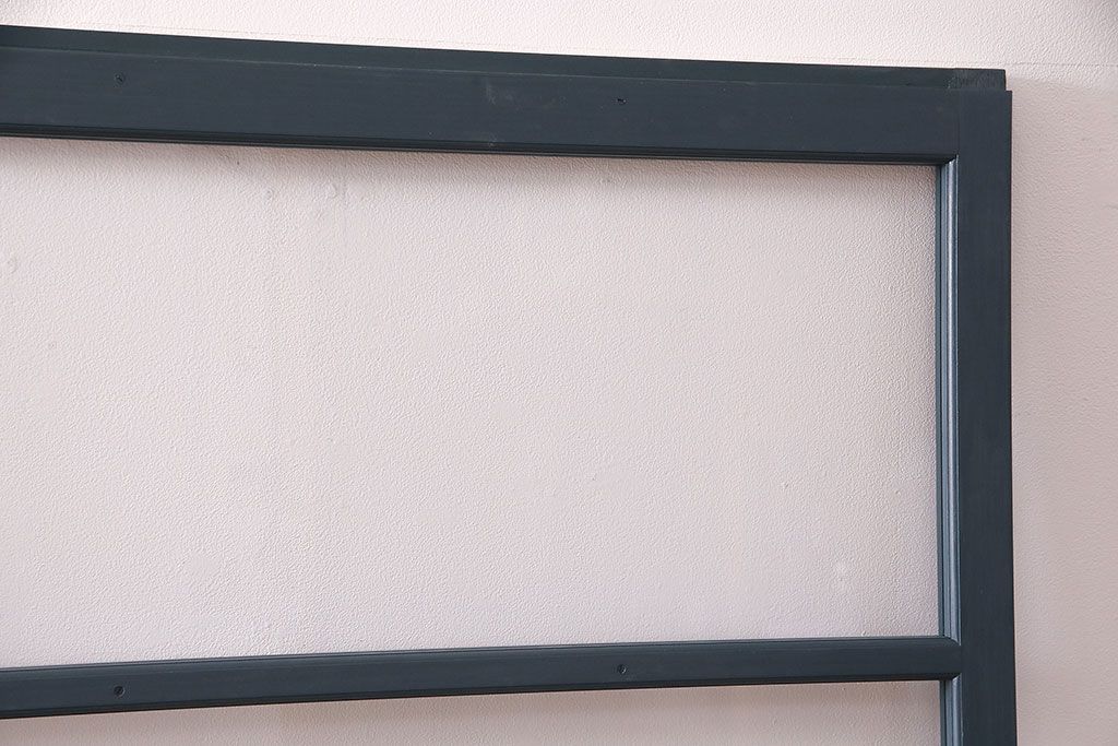 ガラス戸4枚を新規製作!ベアリング入ステンレス枠V型戸車を取り付け。クリアガラスを組み入れ。ネイビーのペイント仕上げ(引き戸、建具)