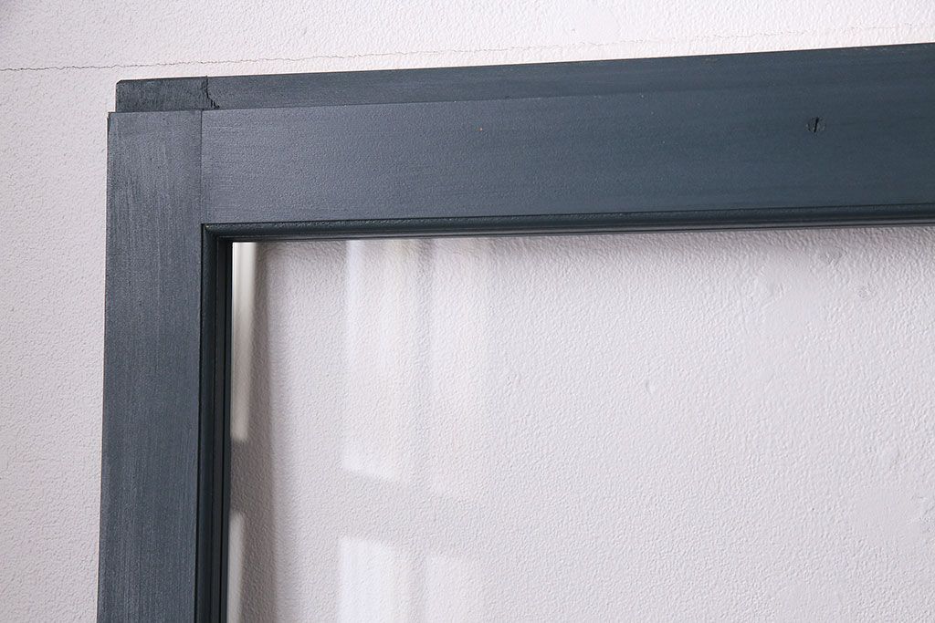 ガラス戸4枚を新規製作!ベアリング入ステンレス枠V型戸車を取り付け。クリアガラスを組み入れ。ネイビーのペイント仕上げ(引き戸、建具)