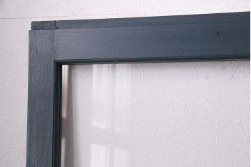 ガラス戸4枚を新規製作!ベアリング入ステンレス枠V型戸車を取り付け。クリアガラスを組み入れ。ネイビーのペイント仕上げ(引き戸、建具)