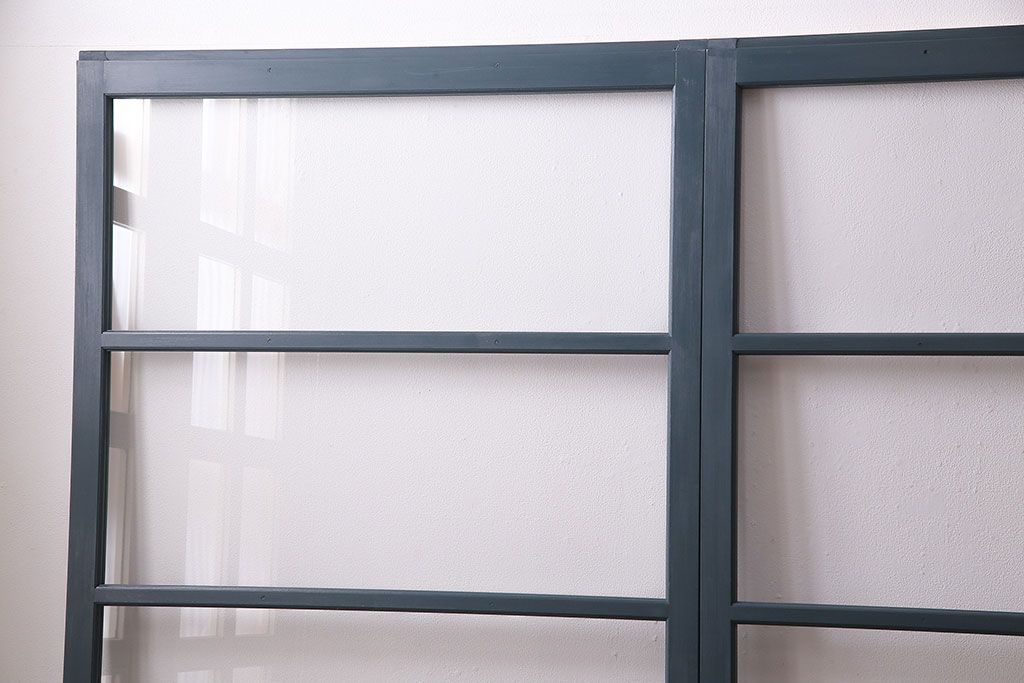 ガラス戸4枚を新規製作!ベアリング入ステンレス枠V型戸車を取り付け。クリアガラスを組み入れ。ネイビーのペイント仕上げ(引き戸、建具)