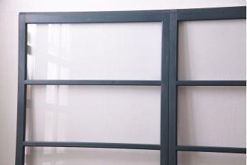 ガラス戸4枚を新規製作!ベアリング入ステンレス枠V型戸車を取り付け。クリアガラスを組み入れ。ネイビーのペイント仕上げ(引き戸、建具)