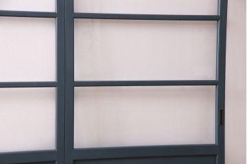 ガラス戸4枚を新規製作!ベアリング入ステンレス枠V型戸車を取り付け。クリアガラスを組み入れ。ネイビーのペイント仕上げ(引き戸、建具)