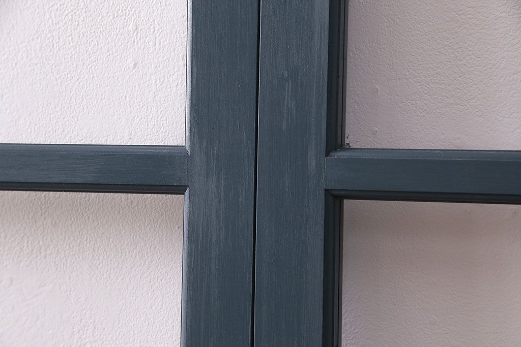 ガラス戸4枚を新規製作!ベアリング入ステンレス枠V型戸車を取り付け。クリアガラスを組み入れ。ネイビーのペイント仕上げ(引き戸、建具)