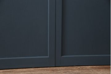 ガラス戸4枚を新規製作!ベアリング入ステンレス枠V型戸車を取り付け。クリアガラスを組み入れ。ネイビーのペイント仕上げ(引き戸、建具)