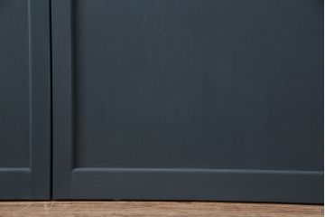 ガラス戸4枚を新規製作!ベアリング入ステンレス枠V型戸車を取り付け。クリアガラスを組み入れ。ネイビーのペイント仕上げ(引き戸、建具)