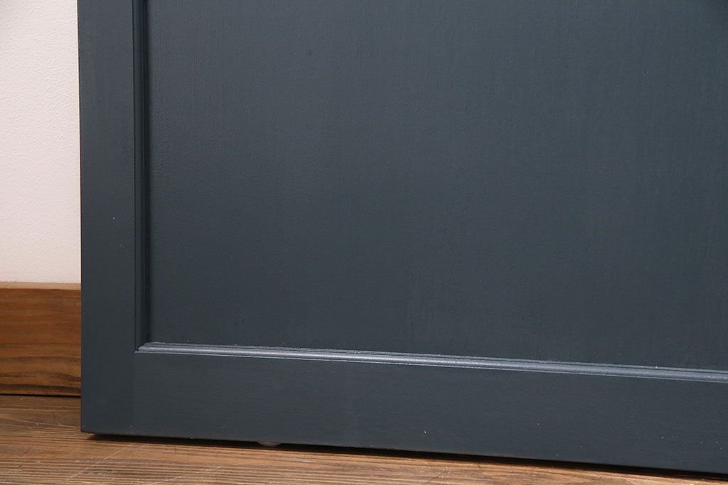 ガラス戸4枚を新規製作!ベアリング入ステンレス枠V型戸車を取り付け。クリアガラスを組み入れ。ネイビーのペイント仕上げ(引き戸、建具)