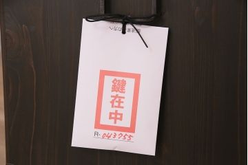 ローボードを新規製作!ヒノキ材、栗材、杉材で製作。二本松箪笥の金具を取り付け。濃い茶色で着色し仕上げ。(ローチェスト、衣装箪笥、テレビ台)