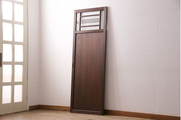 片引き戸を新規製作!戸車、引き手取り付け。麻の葉模様ガラス、ダイヤガラスを組み入れ。濃い茶色で着色し仕上げ。(建具)