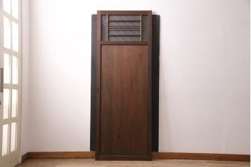 片引き戸を新規製作!戸車、引き手取り付け。麻の葉模様ガラス、ダイヤガラスを組み入れ。濃い茶色で着色し仕上げ。(建具)