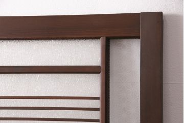 片引き戸を新規製作!戸車、引き手取り付け。麻の葉模様ガラス、ダイヤガラスを組み入れ。濃い茶色で着色し仕上げ。(建具)