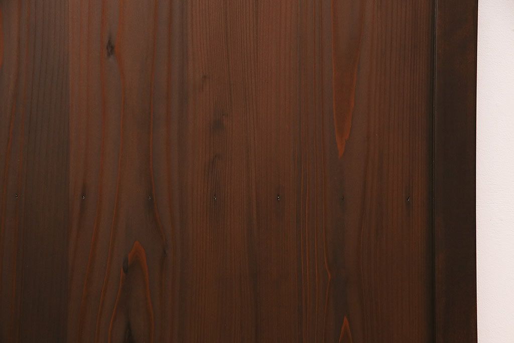 片引き戸を新規製作!戸車、引き手取り付け。麻の葉模様ガラス、ダイヤガラスを組み入れ。濃い茶色で着色し仕上げ。(建具)