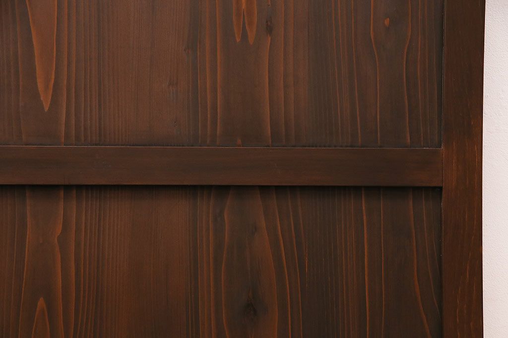 片引き戸を新規製作!戸車、引き手取り付け。麻の葉模様ガラス、ダイヤガラスを組み入れ。濃い茶色で着色し仕上げ。(建具)