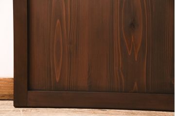 片引き戸を新規製作!戸車、引き手取り付け。麻の葉模様ガラス、ダイヤガラスを組み入れ。濃い茶色で着色し仕上げ。(建具)