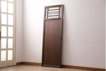 片引き戸を新規製作!戸車、引き手、表示錠を取り付け。麻の葉模様ガラス、ダイヤガラスを組み入れ。濃い茶色で着色し仕上げ。(建具)