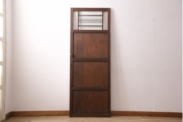 片引き戸を新規製作!戸車、引き手、表示錠を取り付け。麻の葉模様ガラス、ダイヤガラスを組み入れ。濃い茶色で着色し仕上げ。(建具)