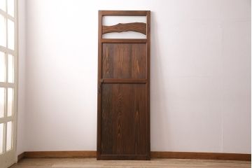 トイレ扉を新規製作!明り取りにダイヤガラスを組み入れ。表示錠、引き手を取り付け。濃い茶色で着色し仕上げ。(ドア、建具)