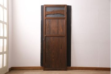 トイレ扉を新規製作!明り取りにダイヤガラスを組み入れ。表示錠、引き手を取り付け。濃い茶色で着色し仕上げ。(ドア、建具)