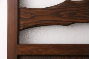 トイレ扉を新規製作!明り取りにダイヤガラスを組み入れ。表示錠、引き手を取り付け。濃い茶色で着色し仕上げ。(ドア、建具)